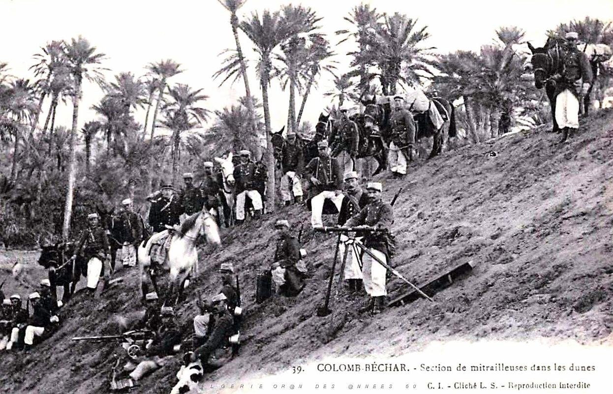 Colomb-Bechar - Legion - Section de Mitailleuses dans les Dunes.jpg